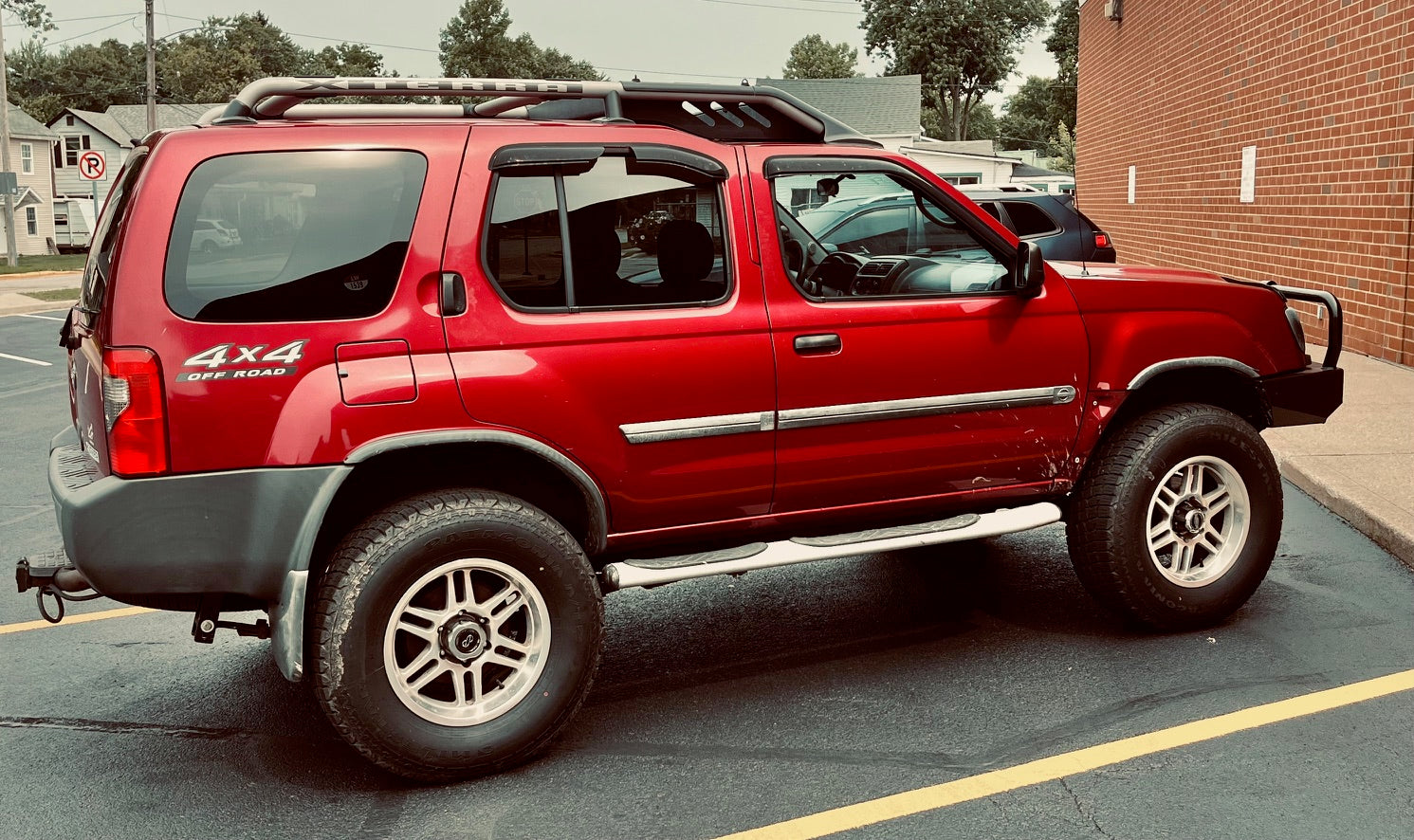 2002 Nissan Xterra parked in parking lot